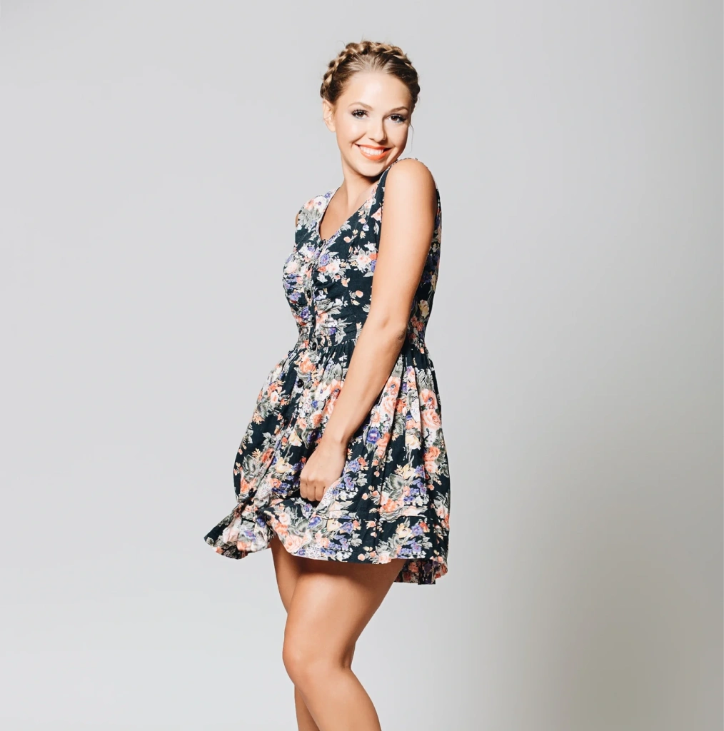 https://fashion.revoapps.id/wp-content/uploads/revo-woocommerce-theme/theme/images/fashion_category_14.webp